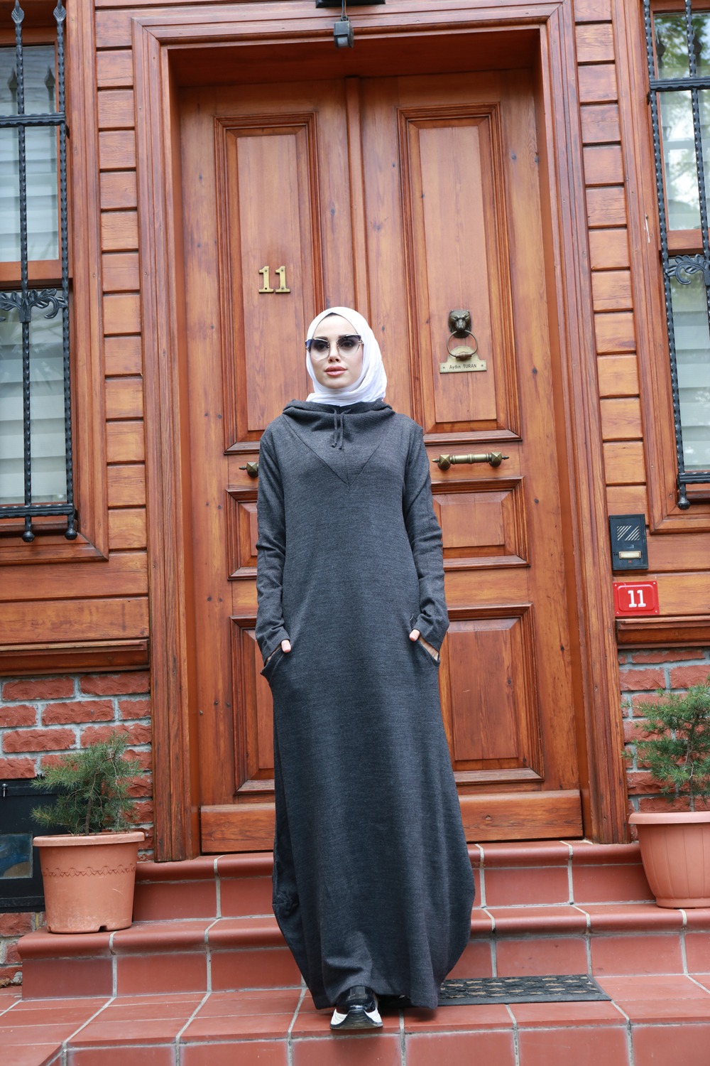 Kapişonlu triko elbise - Görsel 8