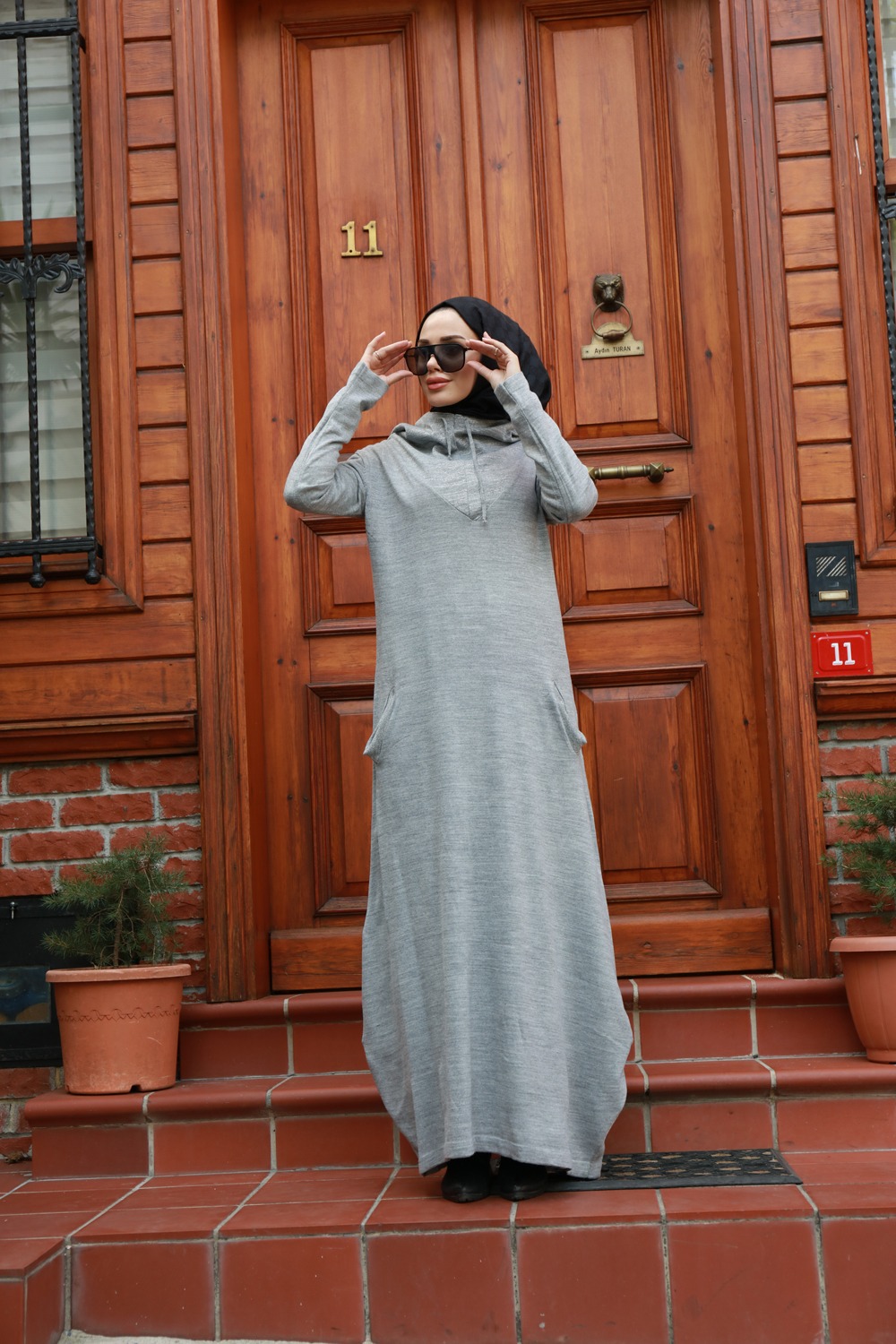 Kapişonlu triko elbise - Görsel 3