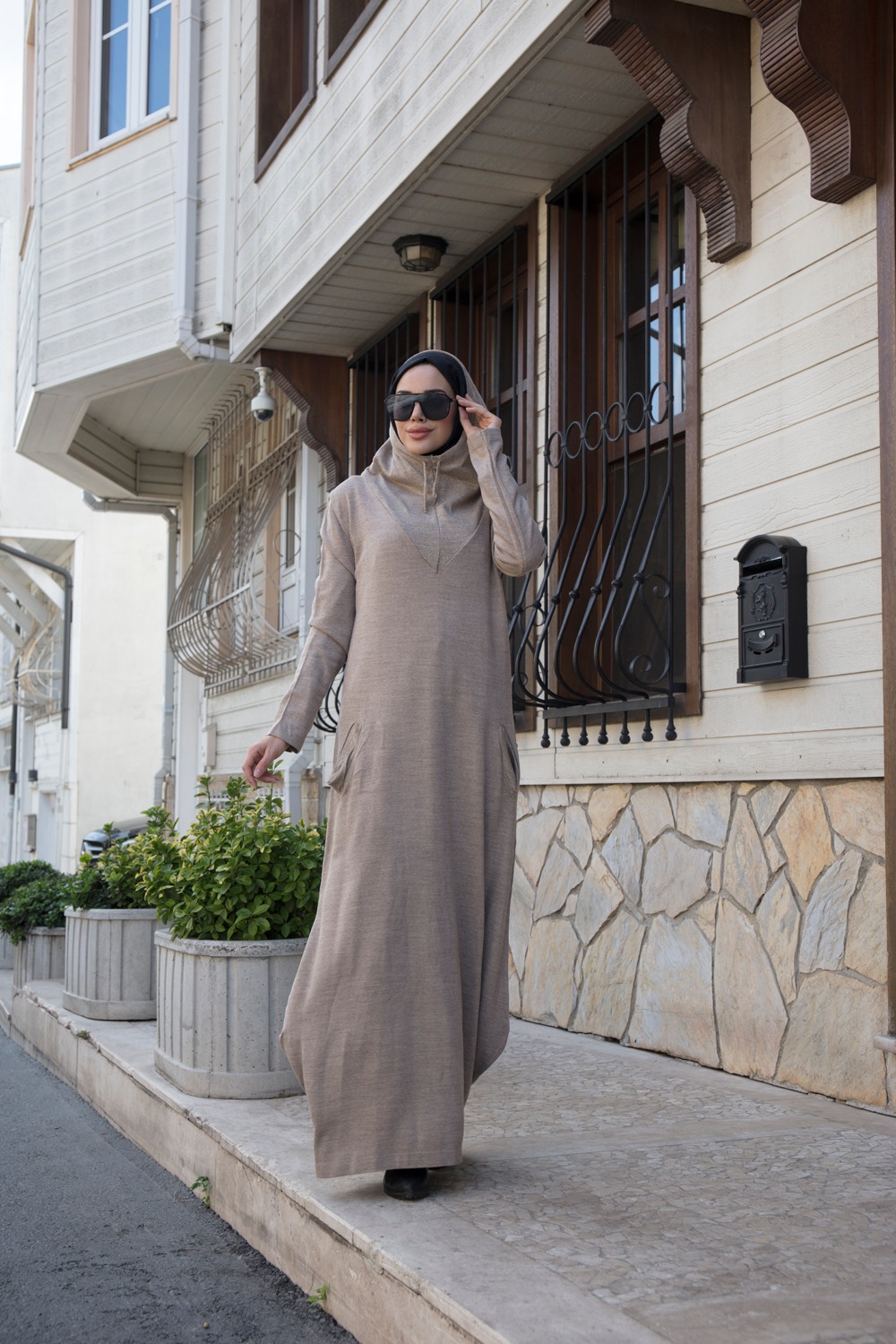 Kapişonlu triko elbise - Görsel 4