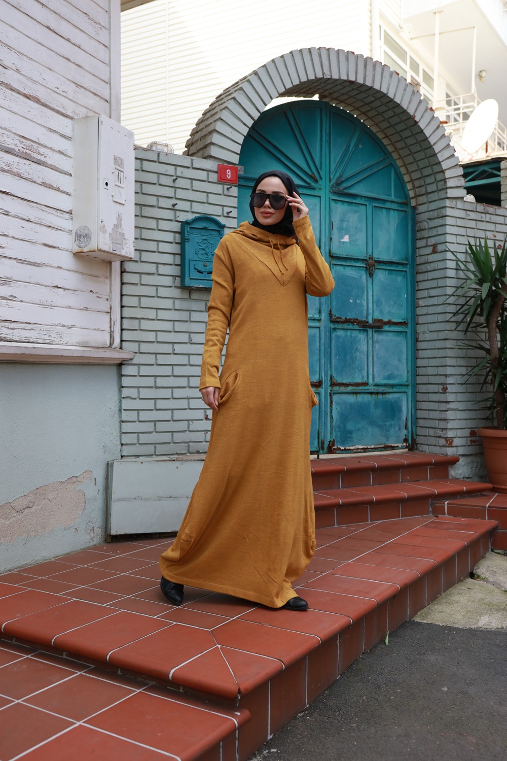 Kapişonlu triko elbise - Görsel 5