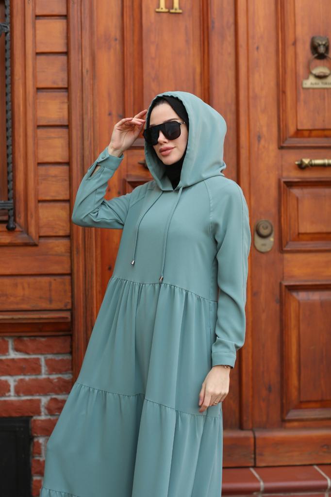 Kapüşonlu krep kat kat elbise - Görsel 7