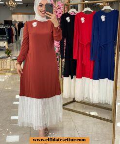 Etekleri dantelli krep kumaş elbise