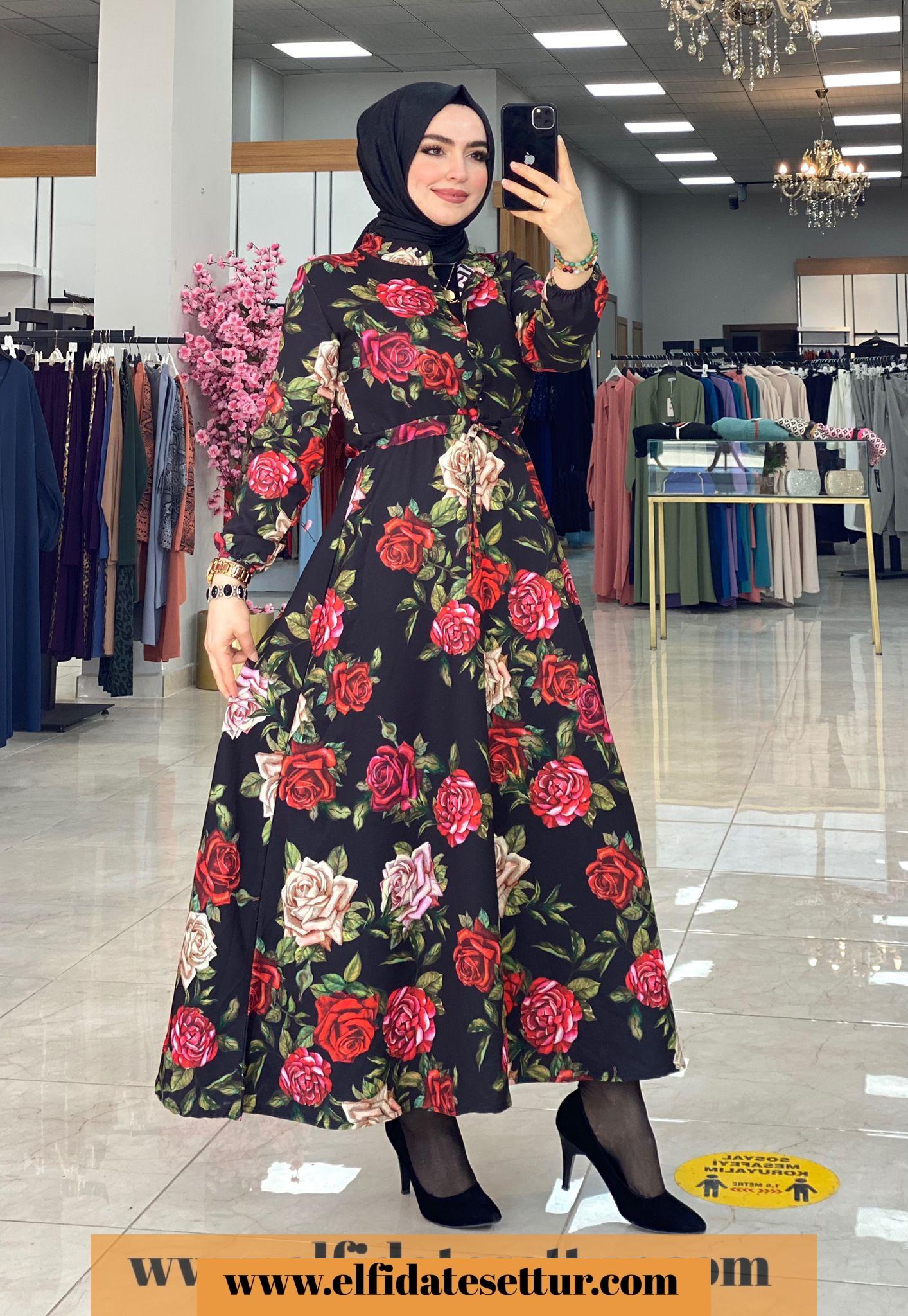 Gül desenli elbise