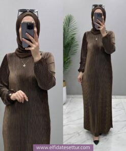 Piliseli kadife elbise